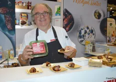 Chef Walter prepared some truly delicious date recipes in the Bard Valley/Natural Delights booth. These are dates filled with goat cheese and wrapped in bacon.